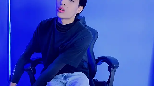 apolo_noir (M twink) - Jerking my cock faster until precum show