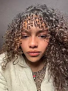 CurlyLia_
