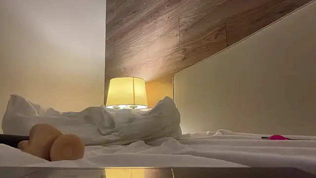 MissEvelynGlow webcam