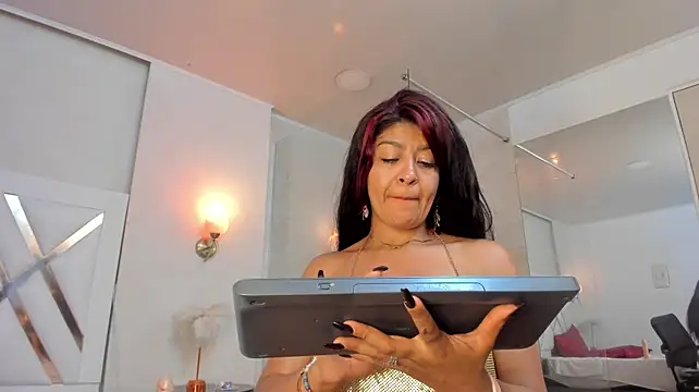 Sky_Collins_ live cam preview