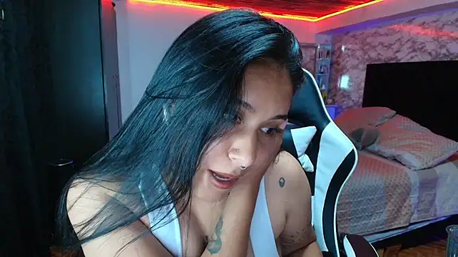 Camila_IRoose webcam