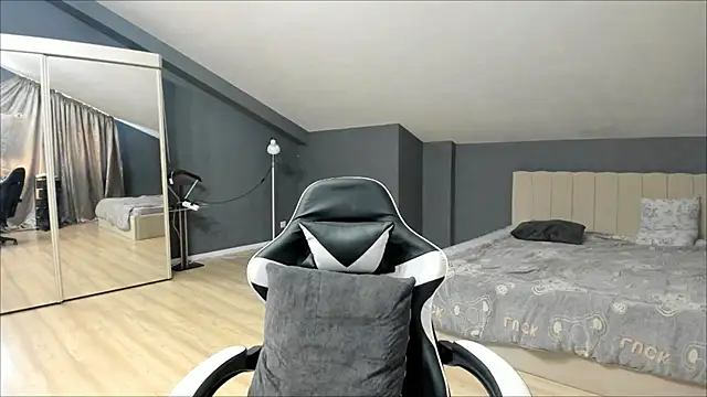 Ari_mon