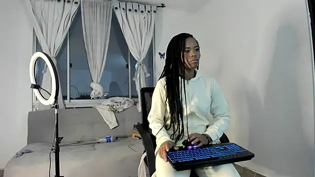 Mia_damm