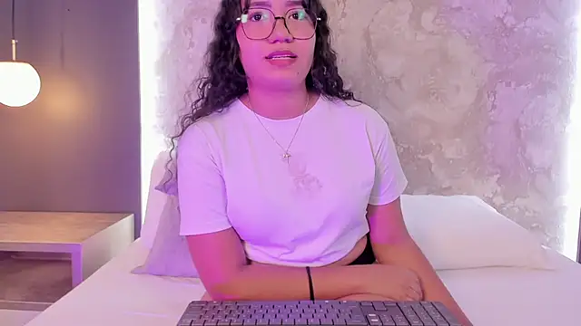 alysson_moon_ webcam