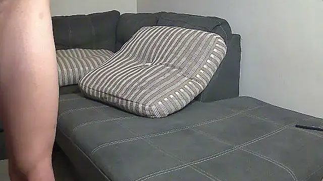 alecksucksabovepar live cam on StripChat