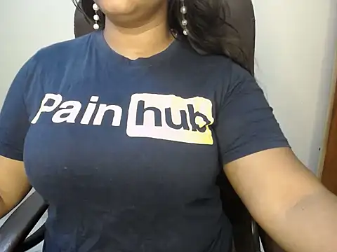 Yourroshini live cam on StripChat