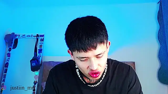 _justinmoon2 live cam on StripChat