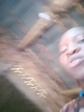Black_juicy24 webcam
