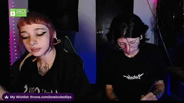 lovelockedlips webcam