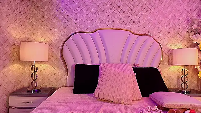 YazminJenner live cam on StripChat