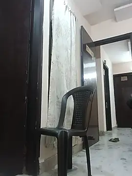 Saniyaa13 webcam