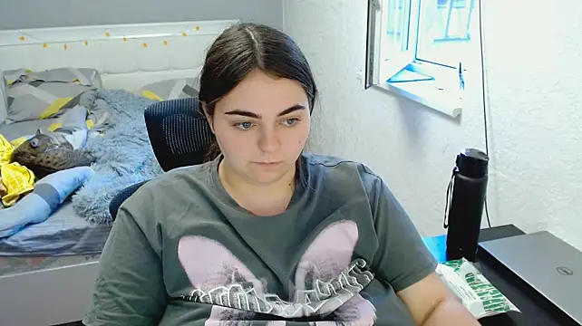 kitsune_8 (F teen) - tease boobies