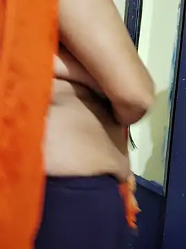 raashi_15 (F mature) - Ice boobs massage