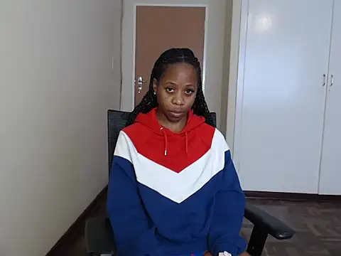 QUEENMANDYY webcam