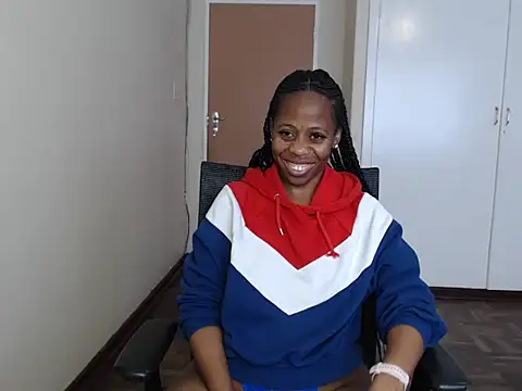 QUEENMANDYY webcam