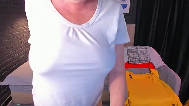 LindaPassionate live cam preview