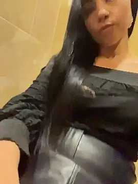CrazzyChicks live sex cam