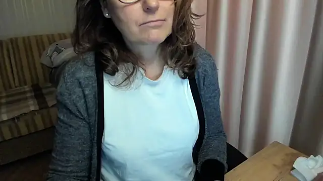 lauraoven webcam