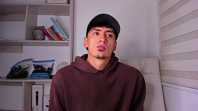 Aaron_Tate webcam