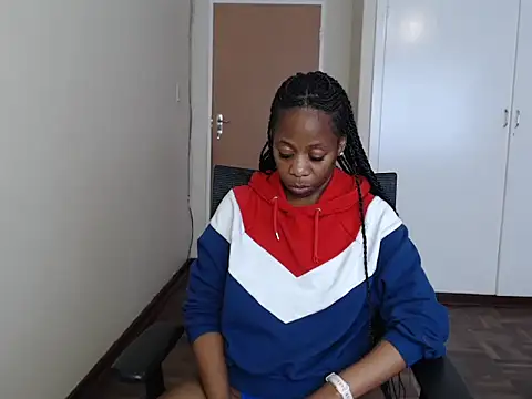 QUEENMANDYY webcam