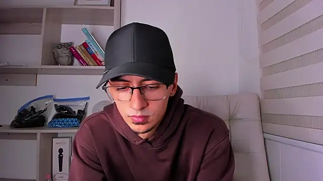Aaron_Tate webcam