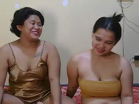 TwinityX live cam on StripChat