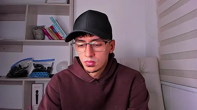 Aaron_Tate webcam