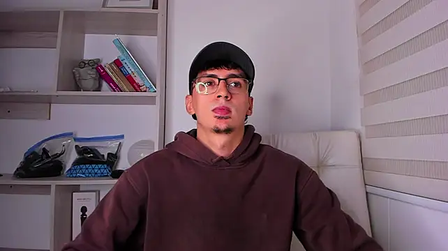 Aaron_Tate webcam