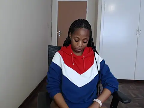 QUEENMANDYY webcam