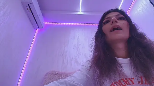 Anna_Lewis webcam
