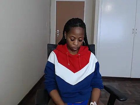 QUEENMANDYY webcam