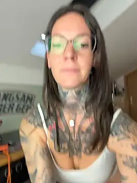 BrownieyQueen webcam