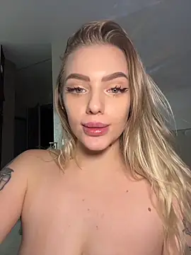 HugeBoobsAlice