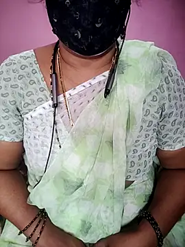 Tamil_Anudhiya webcam