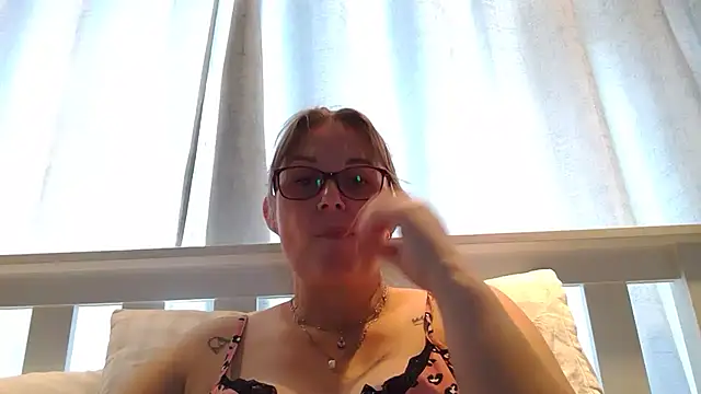 Charming-Charlie webcam