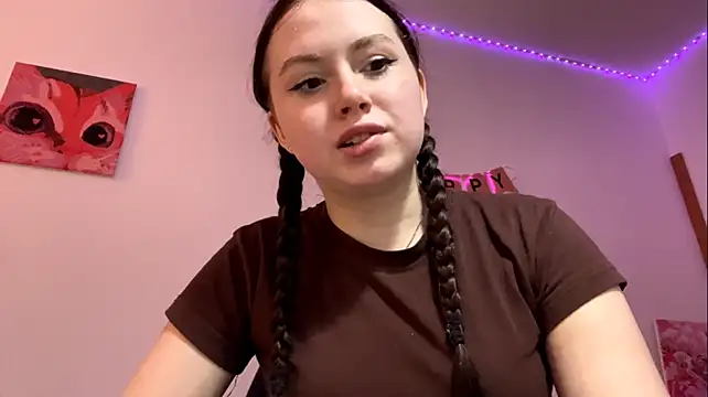 LuannLige live cam on StripChat