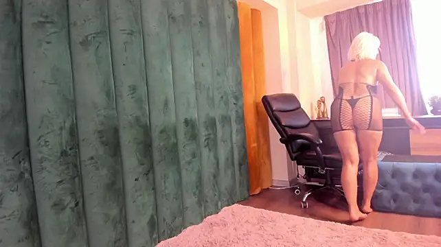 KaleaCougar live cam preview