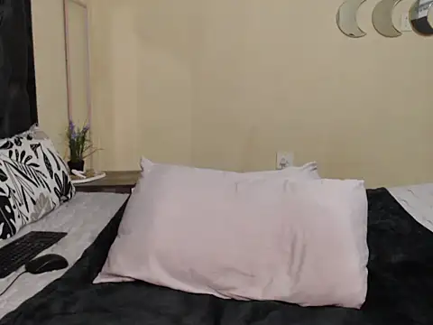 freaky-Mikie