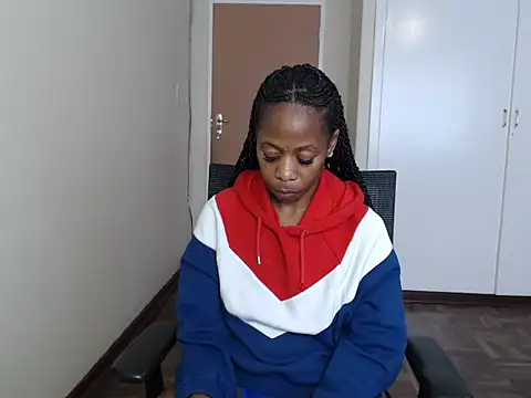 QUEENMANDYY webcam