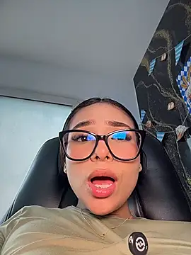 amira_cute2 live sex cam