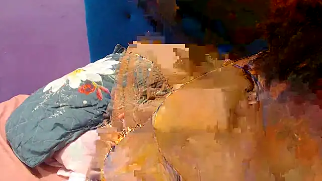 YELLOWBUSTYMELLONS webcam
