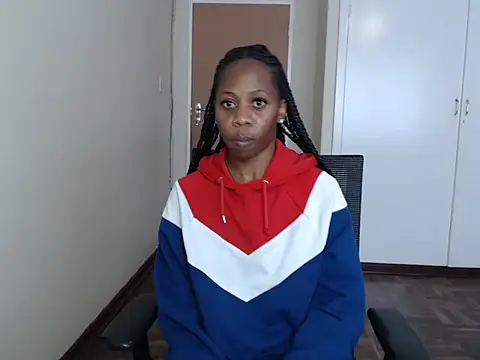 QUEENMANDYY webcam