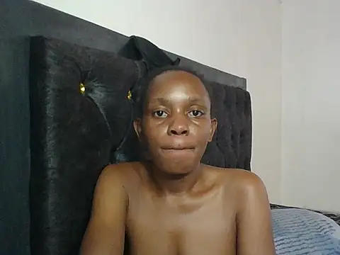 Pixieluck live cam on StripChat