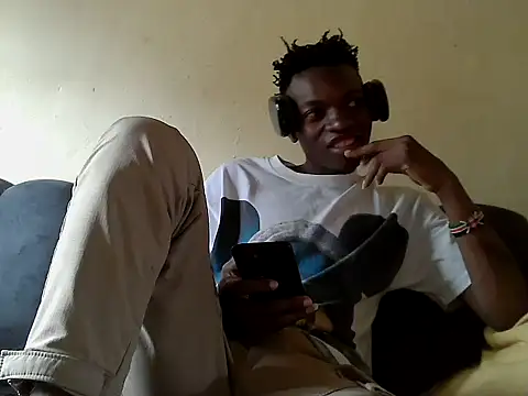 JewelFuckEntertainer212 webcam
