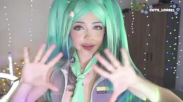 CUTE_LOREE webcam