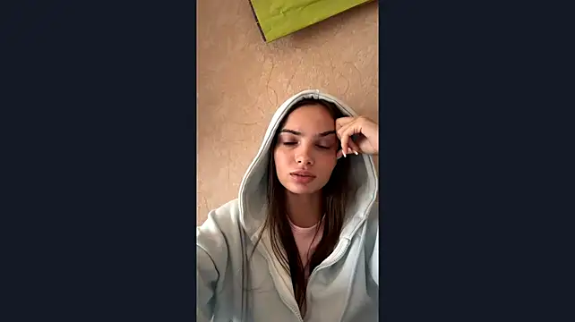 MelanyLoil webcam