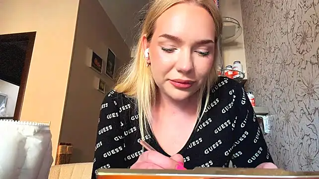 MartinaOrmsby live cam on StripChat