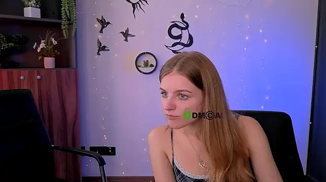 lisa_dark_ webcam