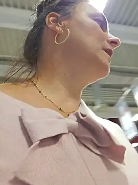 IsabelleCraft live cam on StripChat
