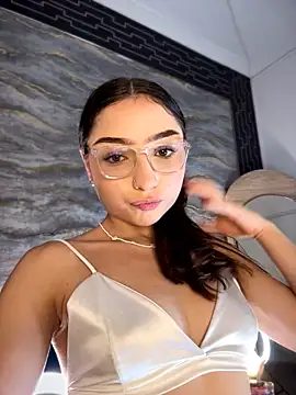 Mia_Luxor webcam